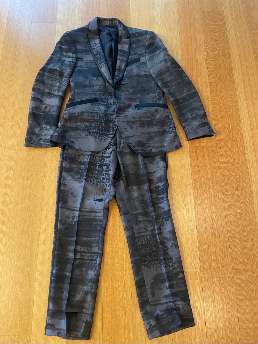 John Varvatos Men’s Patterned Two-Piece Suit